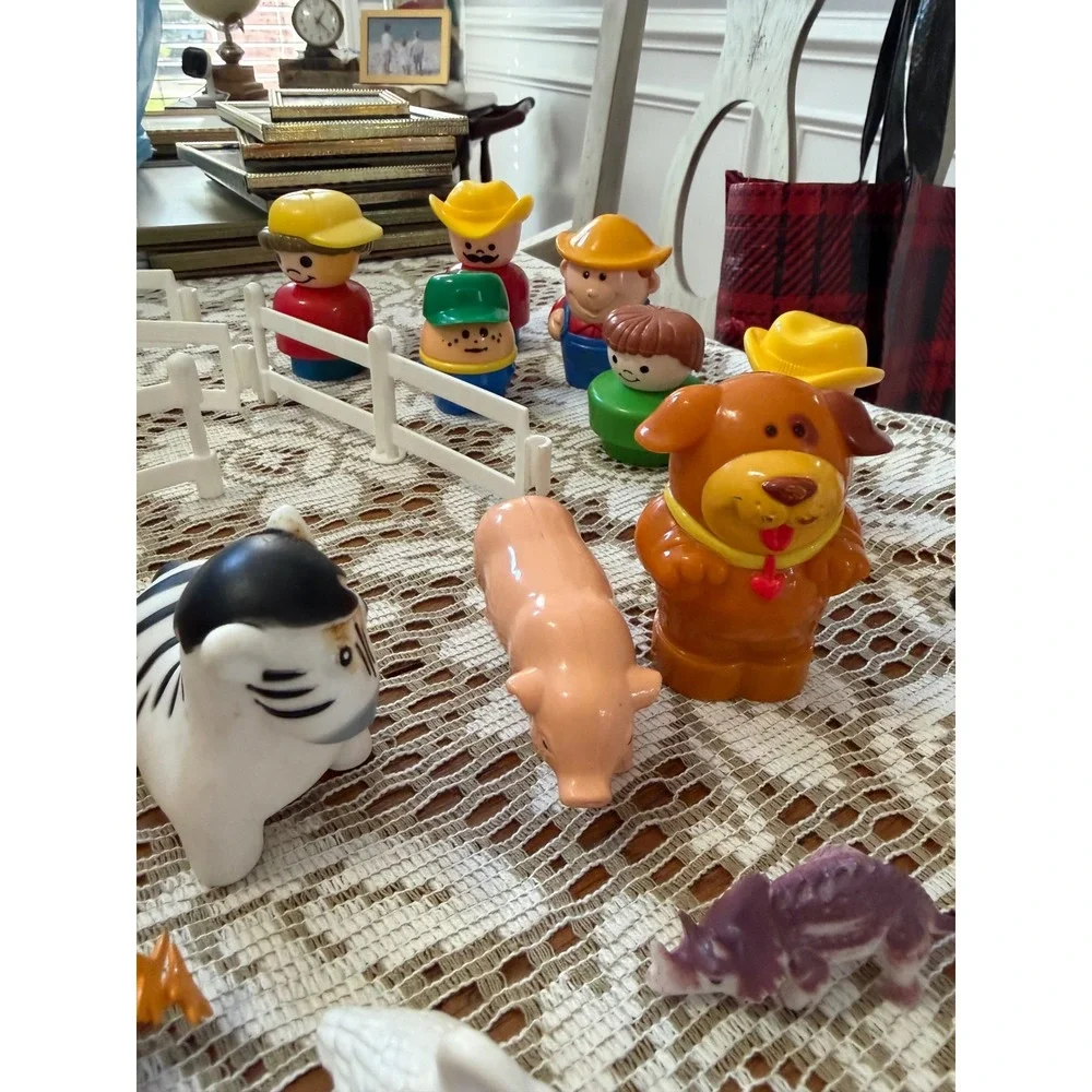 Fisher Price Little People Vintage Farm Zoo Animal Lot Figures Tractor Fence